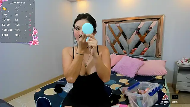 LunaJohansson online show from October 3, 12:13 pm