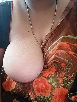 Snapshot of Geetha227 chatting on June 14, 1:36 am Geetha227 online show from June 14, 1:36 am