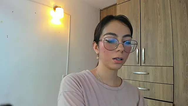 Snapshot of horny_adiction chatting on February 12, 9:32 pm horny adiction online show from February 12, 9:32 pm