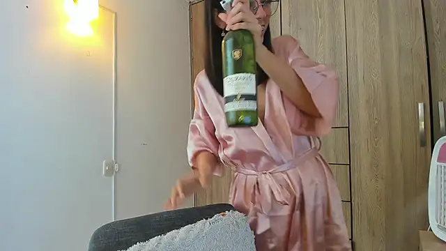 Snapshot of horny_adiction chatting on March 5, 8:27 pm horny adiction online show from March 5, 8:27 pm