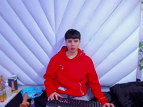 Snapshot of Bruno_Cruzz chatting on October 31, 2:34 am Bruno Cruzz online show from October 31, 2:34 am