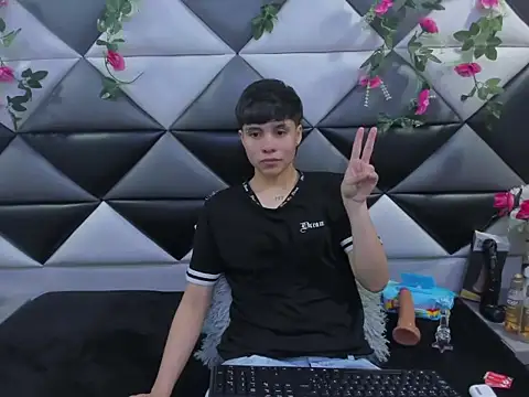 Snapshot of Bruno_Cruzz chatting on November 7, 2:33 am Bruno Cruzz online show from November 7, 2:33 am