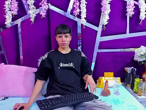 Snapshot of Bruno_Cruzz chatting on November 19, 2:00 am Bruno Cruzz online show from November 19, 2:00 am