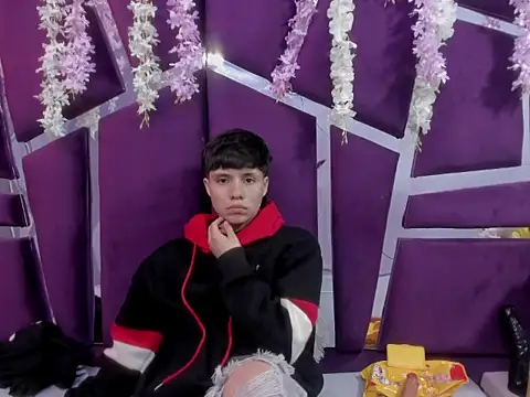 Snapshot of Bruno_Cruzz chatting on December 19, 2:51 am Bruno Cruzz online show from December 19, 2:51 am