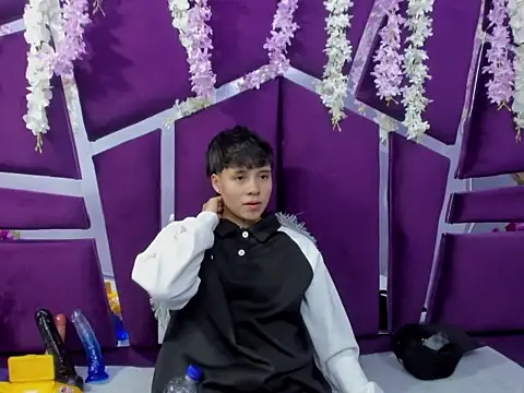 Snapshot of Bruno_Cruzz chatting on February 3, 7:24 am Bruno Cruzz online show from February 3, 7:24 am