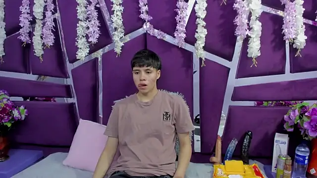 Snapshot of Bruno_Cruzz chatting on February 15, 2:30 am Bruno Cruzz online show from February 15, 2:30 am