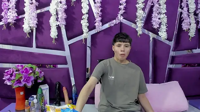 Snapshot of Bruno_Cruzz chatting on February 19, 2:40 am Bruno Cruzz online show from February 19, 2:40 am