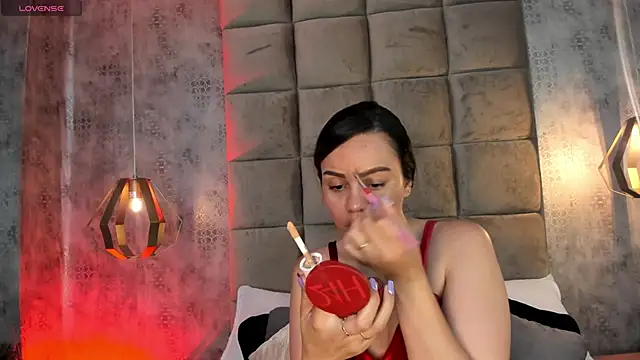 Sky Junne online show from February 6, 6:00 pm