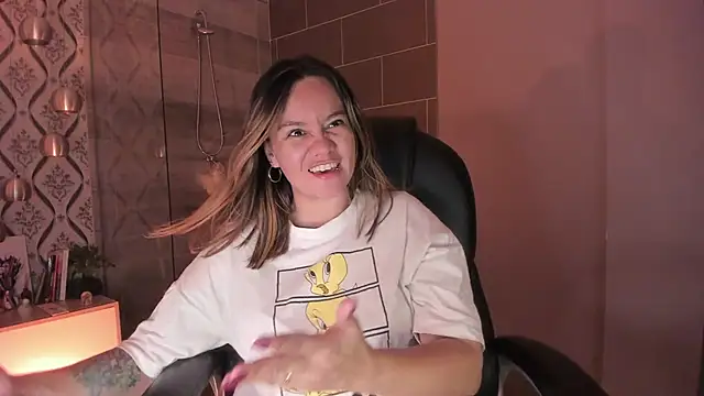 Sky Junne online show from March 13, 5:30 pm