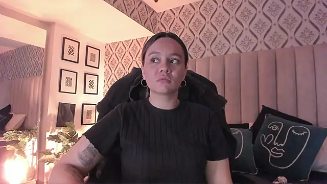 Sky Junne online show from March 19, 5:06 pm