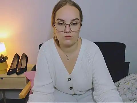 Snapshot of AliceCrazy69 chatting on November 23, 10:26 am AliceCrazy69 online show from November 23, 10:26 am