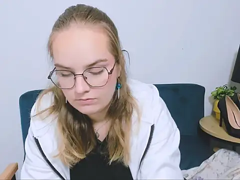 Snapshot of AliceCrazy69 chatting on November 25, 4:29 pm AliceCrazy69 online show from November 25, 4:29 pm