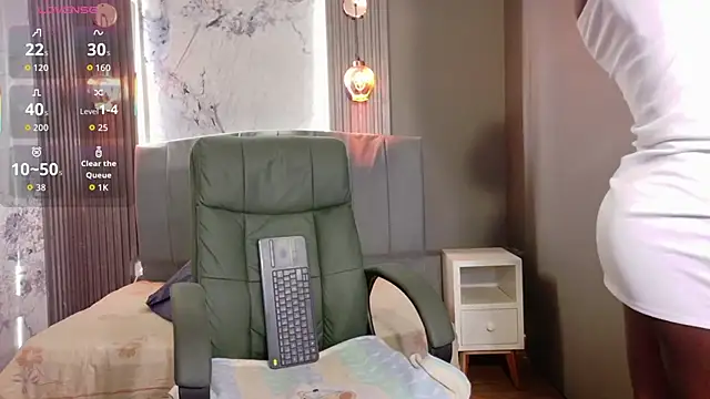 Snapshot of katia_green1 chatting on October 23, 12:04 pm katia green1 online show from October 23, 12:04 pm