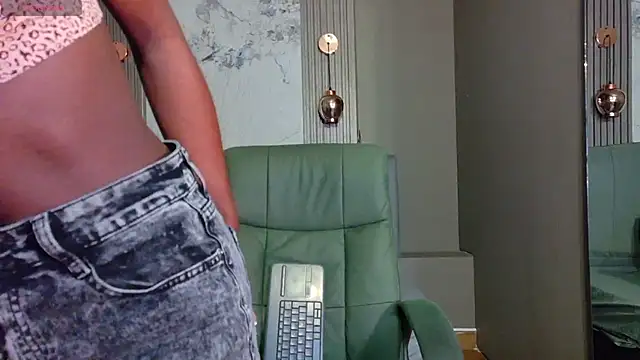 Snapshot of katia_green1 chatting on November 9, 11:30 am katia green1 online show from November 9, 11:30 am