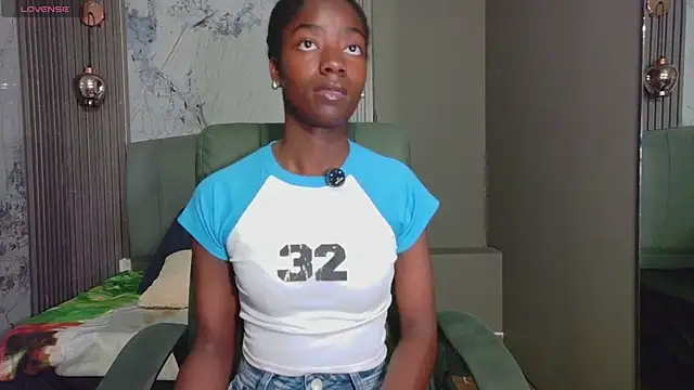 Snapshot of katia_green1 chatting on November 17, 11:49 am katia green1 online show from November 17, 11:49 am