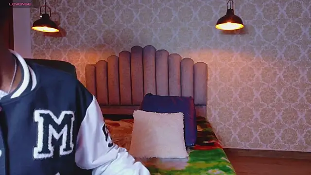 Snapshot of katia_green1 chatting on November 18, 12:20 pm katia green1 online show from November 18, 12:20 pm