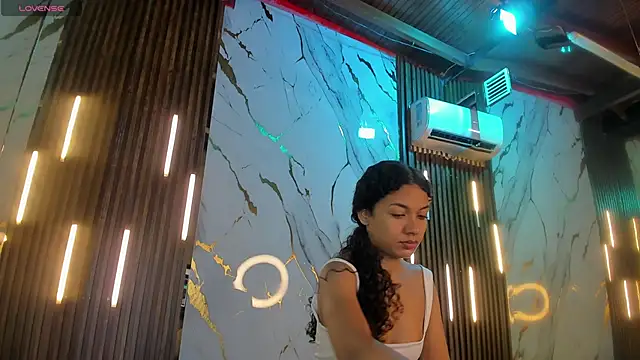 VictoriaDuart online show from February 26, 8:30 pm