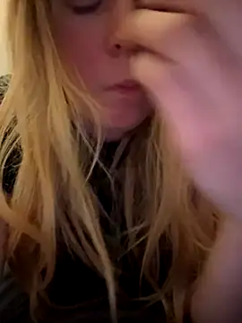 ellieen online show from November 22, 11:15 pm