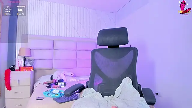 BritanyBrown  online show from April 11, 5:12 am