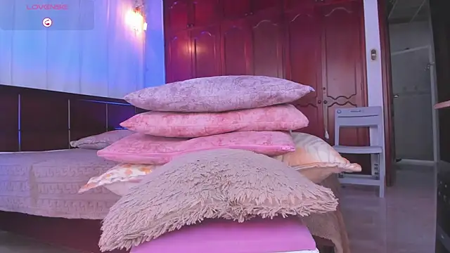 Shantal 777 online show from March 3, 2:12 pm