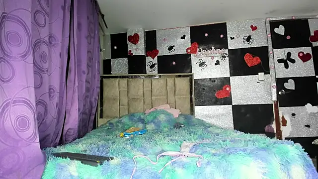 skinnyanddaphne online show from February 2, 5:22 pm