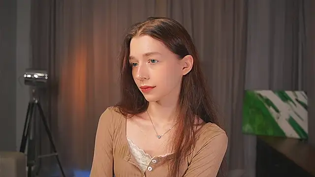 Snapshot of RoxieBolich chatting on September 18, 1:35 pm RoxieBolich online show from September 18, 1:35 pm