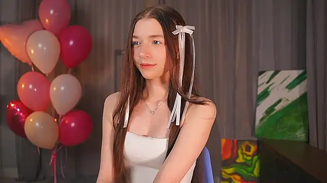 Snapshot of RoxieBolich chatting on October 9, 1:42 pm RoxieBolich online show from October 9, 1:42 pm