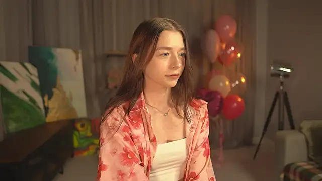 Snapshot of RoxieBolich chatting on October 13, 1:44 pm RoxieBolich online show from October 13, 1:44 pm