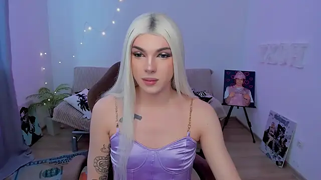 Snapshot of YourTrixie chatting on February 22, 6:46 am YourTrixie online show from February 22, 6:46 am