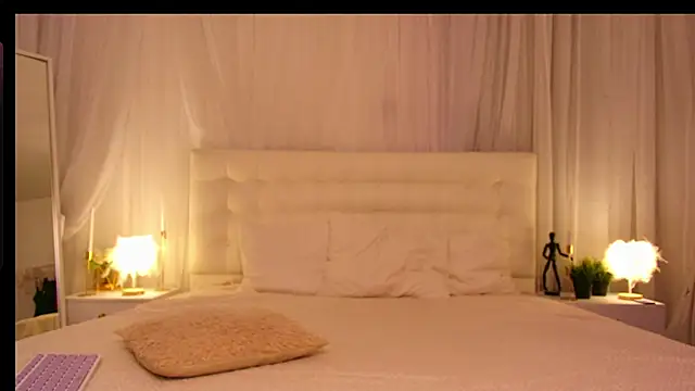 Snapshot of Lilit_1Love chatting on September 19, 4:29 pm Lilit 1Love online show from September 19, 4:29 pm