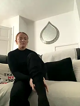 RedHeadRoxyUK online show from December 5, 10:46 am