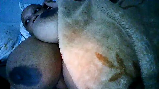 Yellobonepussy online show from September 30, 1:32 am