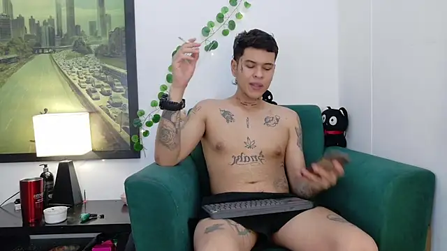 Snapshot of rosse_dredd chatting on July 22, 7:49 pm rosse dredd online show from July 22, 7:49 pm