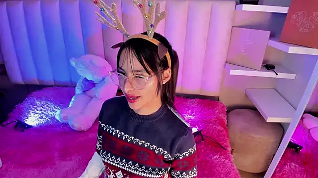 Snapshot of Annie__2 chatting on December 22, 3:03 am Annie 2 online show from December 22, 3:03 am