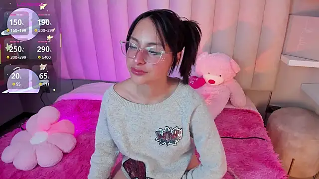 Snapshot of Annie__2 chatting on December 23, 3:04 am Annie 2 online show from December 23, 3:04 am