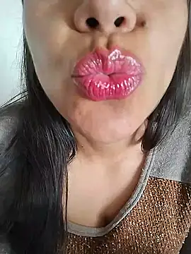 KittyHoleshot87 online show from September 10, 4:07 pm