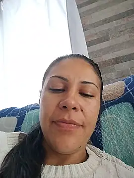 KittyHoleshot87 online show from April 17, 3:37 pm