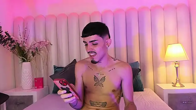 Snapshot of NikoStone_ chatting on October 30, 4:47 am NikoStone online show from October 30, 4:47 am