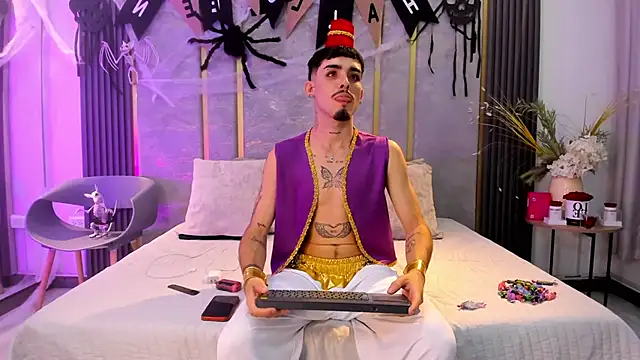 Snapshot of NikoStone_ chatting on October 31, 4:24 am NikoStone online show from October 31, 4:24 am