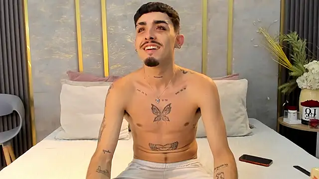 Snapshot of NikoStone_ chatting on November 6, 4:13 am NikoStone online show from November 6, 4:13 am