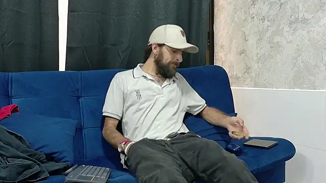 Snapshot of hairy_mannn chatting on September 20, 8:32 pm hairy mannn online show from September 20, 8:32 pm