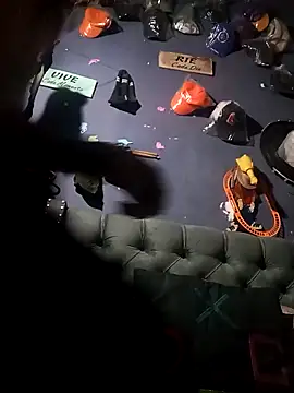 Snapshot of hairy_mannn chatting on November 13, 12:48 pm hairy mannn online show from November 13, 12:48 pm