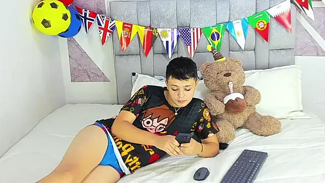 Snapshot of christopher_Hot chatting on June 24, 8:52 pm christopher Hot online show from June 24, 8:52 pm