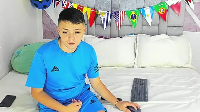 Snapshot of christopher_Hot chatting on June 26, 3:38 pm christopher Hot online show from June 26, 3:38 pm
