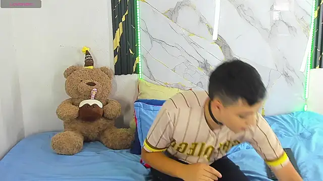 Snapshot of christopher_Hot chatting on July 9, 6:12 pm christopher Hot online show from July 9, 6:12 pm