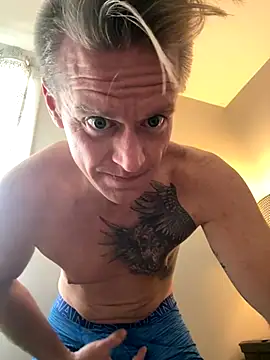 DILFiGuess11 online show from September 10, 5:02 pm