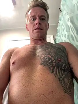 DILFiGuess11 online show from September 21, 7:04 pm