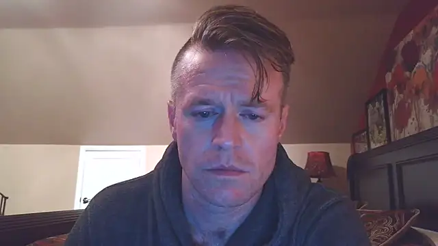 Snapshot of DILFiGuess11 chatting on May 24, 4:39 am DILFiGuess11 online show from May 24, 4:39 am