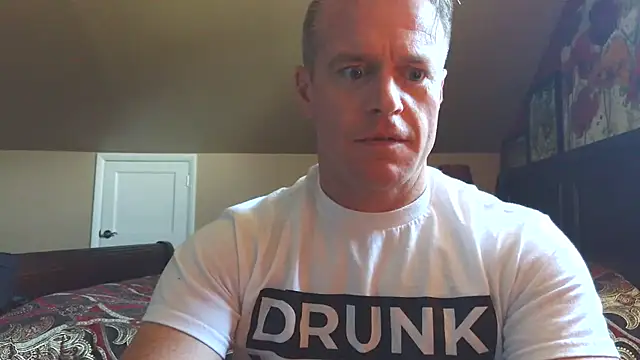 Snapshot of DILFiGuess11 chatting on June 4, 4:24 pm DILFiGuess11 online show from June 4, 4:24 pm