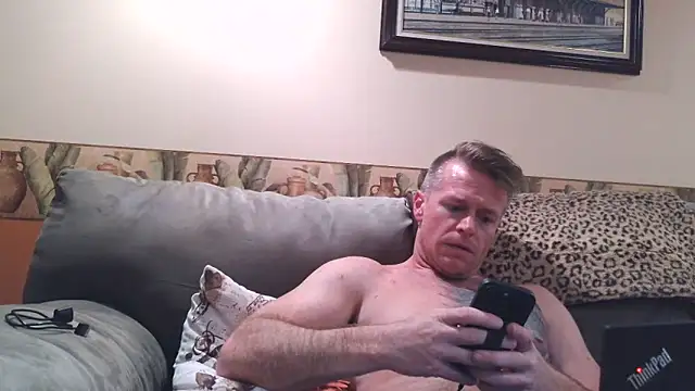 Snapshot of DILFiGuess11 chatting on June 8, 4:02 am DILFiGuess11 online show from June 8, 4:02 am